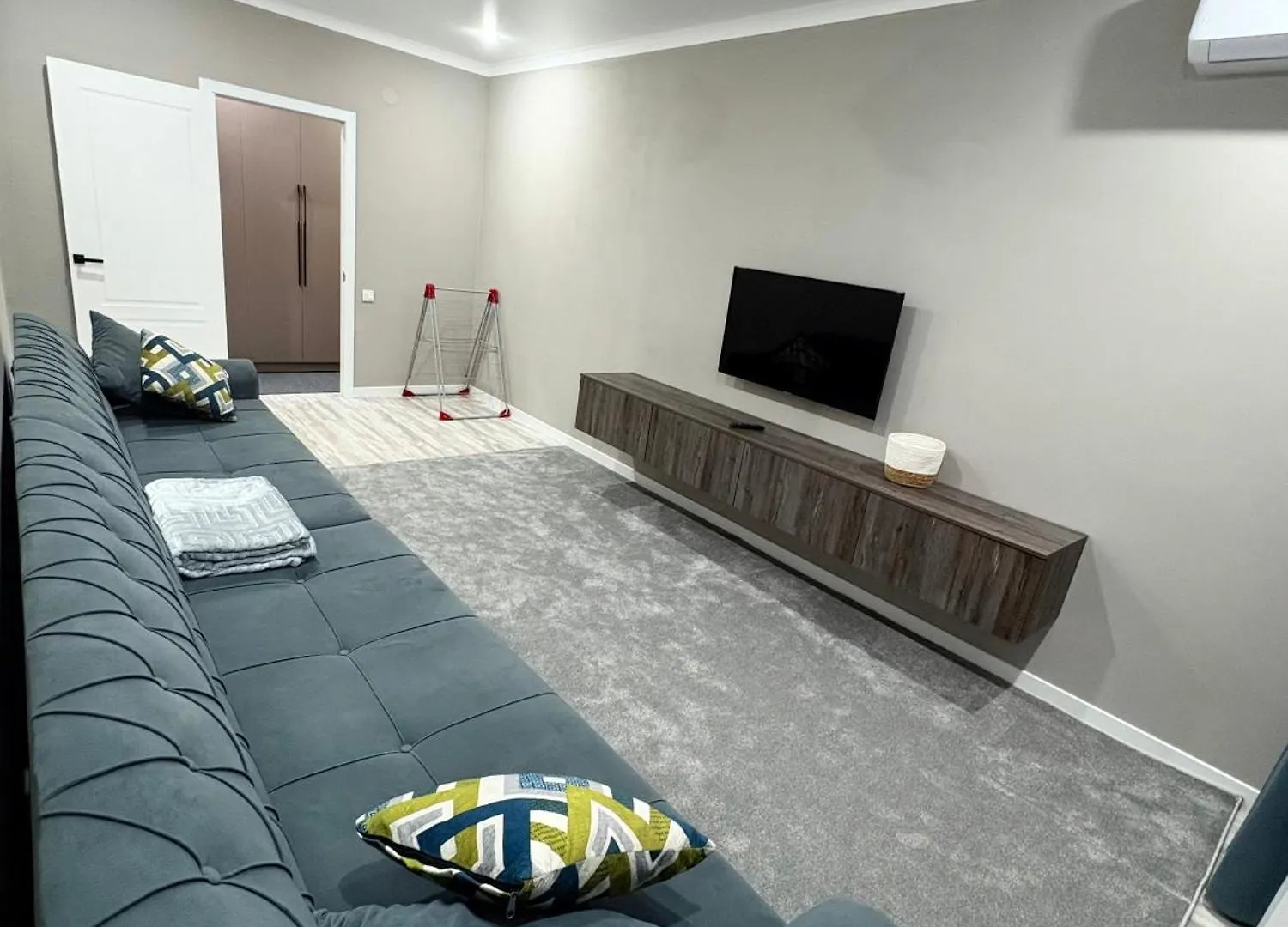 Apartment Уютная Квартира Рядом С Аэропортом Almaty